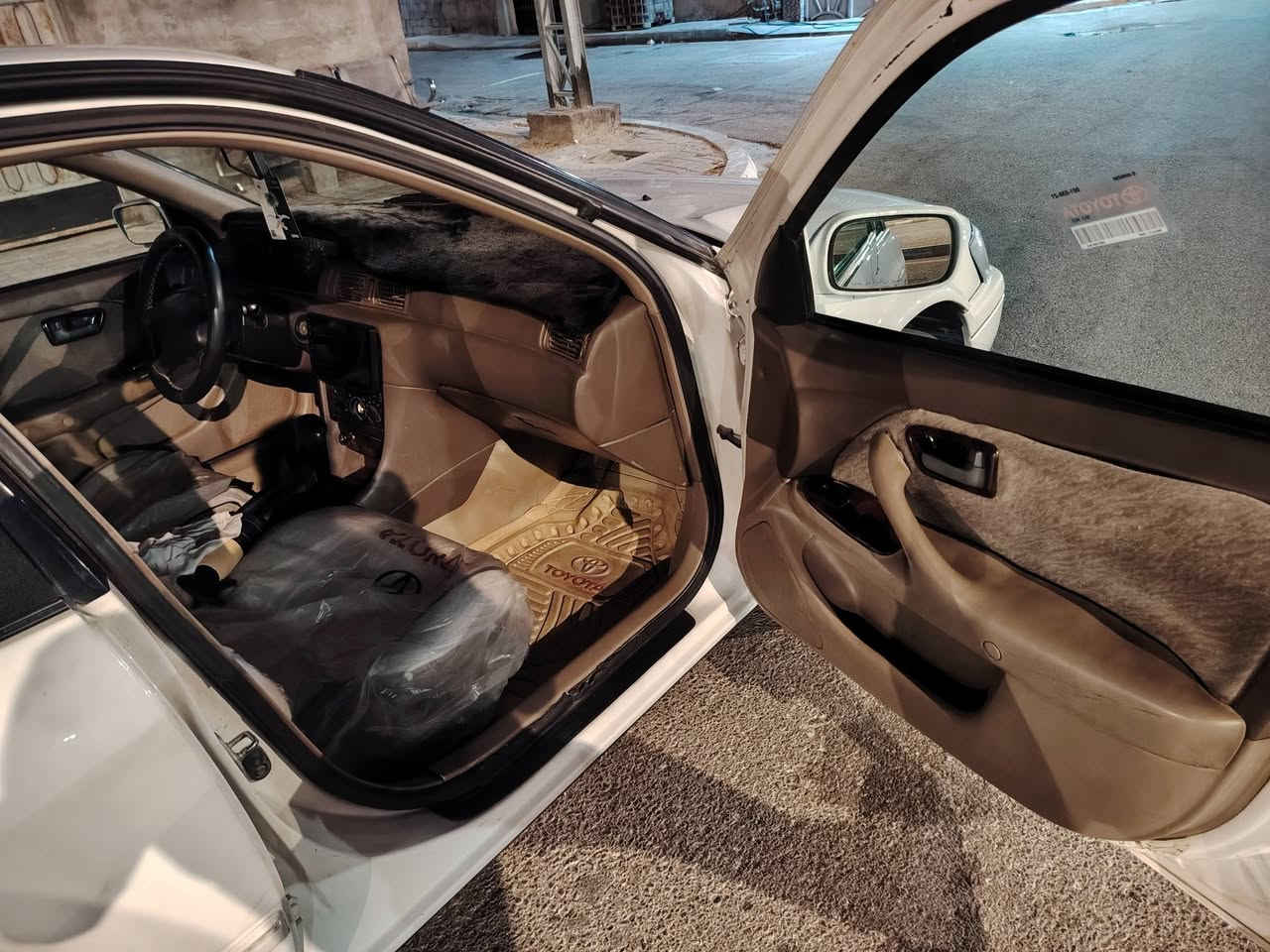 السلام عليكم
كامري ١٩٩٩ بغداد صبغ عام 
كير مكينة تبريد تدفئة كفالة 
تخم تاير صدر وحدادية مال زيرو 
مكانها بالفلوجة 
السعر ٧٠ 
الاتصال. 
***********
***********
