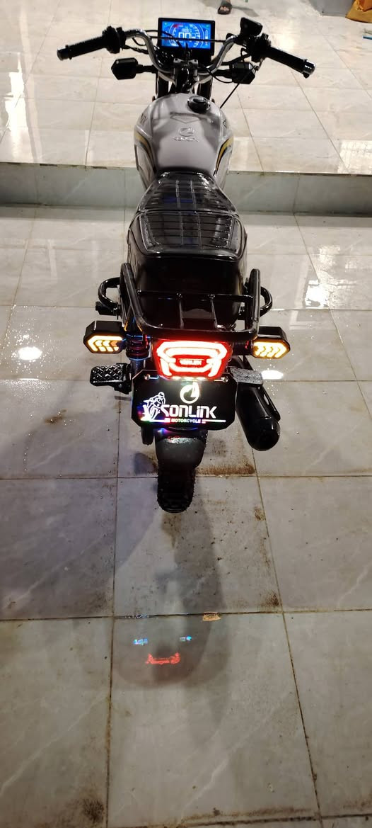 سلام عليكم سولك سيفان موديل 25 أوراق كامله1تشغيل عن بعد  بصمات 2  دراجه زيرو عل وضع شركه كلشي شغال محرك 200 شوفت عينيك سعر اتصل *********** وتدلل عنوان ديالى بعقوبة تقاطع القدس
