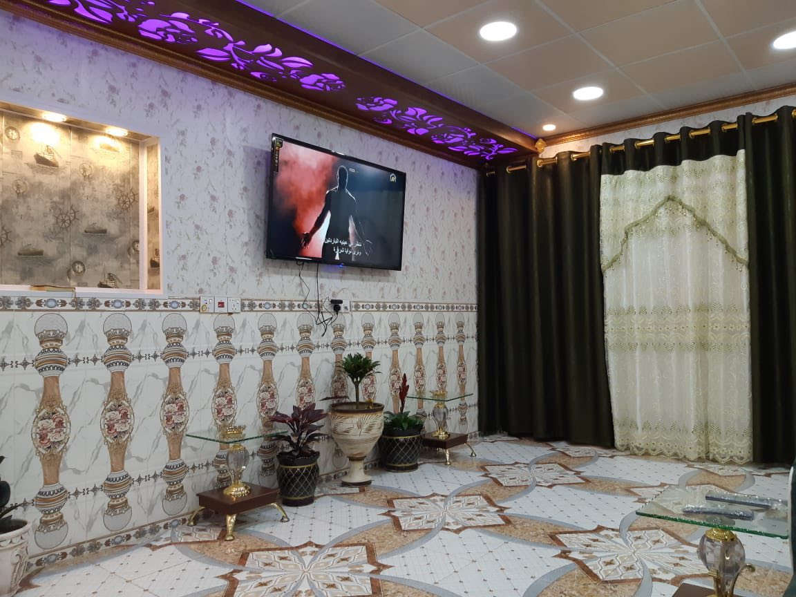 ألسلام عليكم ورحمة الله وبركاته
للأيجار مشتمل 🏠 في حي معمل الأدوية / قرب جامع الفرقان / شارع ماجد بحر 
يتكون من كراج سيارة وغرفة ضيوف وغرفتين ومطبخ وصحيات وموزع 
التفاصيل 👇🏻👇🏻👇🏻👇🏻👇🏻
كراج سيارة :  طول 7.5 - عرض 4
غرفة استقبال : طول 6 - عرض 4 
غرفة نوم 1️⃣ : طول 6 - عرض 4 ماعدا البالكونة 
غرفة نوم 2️⃣ : طول 4 - عرض 4 
مطبخ 👨‍🍳+ صحيات + موزع 
🔺ملاحظة : (( لدى فتح الصورة اسفل الصورة تفاصيلها ))  
للأستفسار ‼️ الأتصال على الأرقام التالية أتصال + واتساب 
 📞 (( *********** )) • 📞(( *********** )) 🔹
