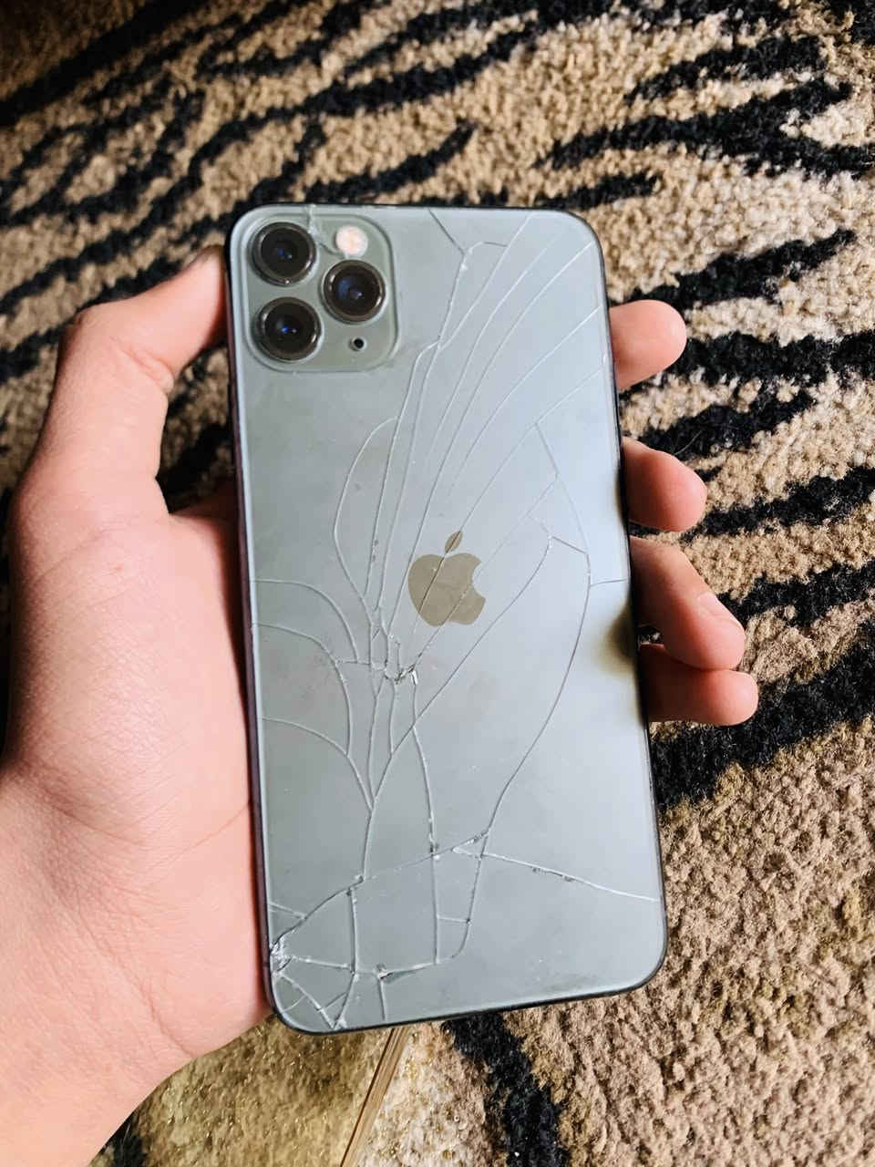 ايفون 11 برو ماكس بطاريه 81 جهاز علا وضع الشركه فقط مبذل شاشه اصليه مطابقه للصليه نوعيه حلوه او ضهره مثل مواضح او السماعه الفوك مال تصال تشكل الباقي كله شغال
مكاني بغداد زعفرانيه سعر 175 اخون لحد يكسر بجهاز مجاله بسيط ***********
