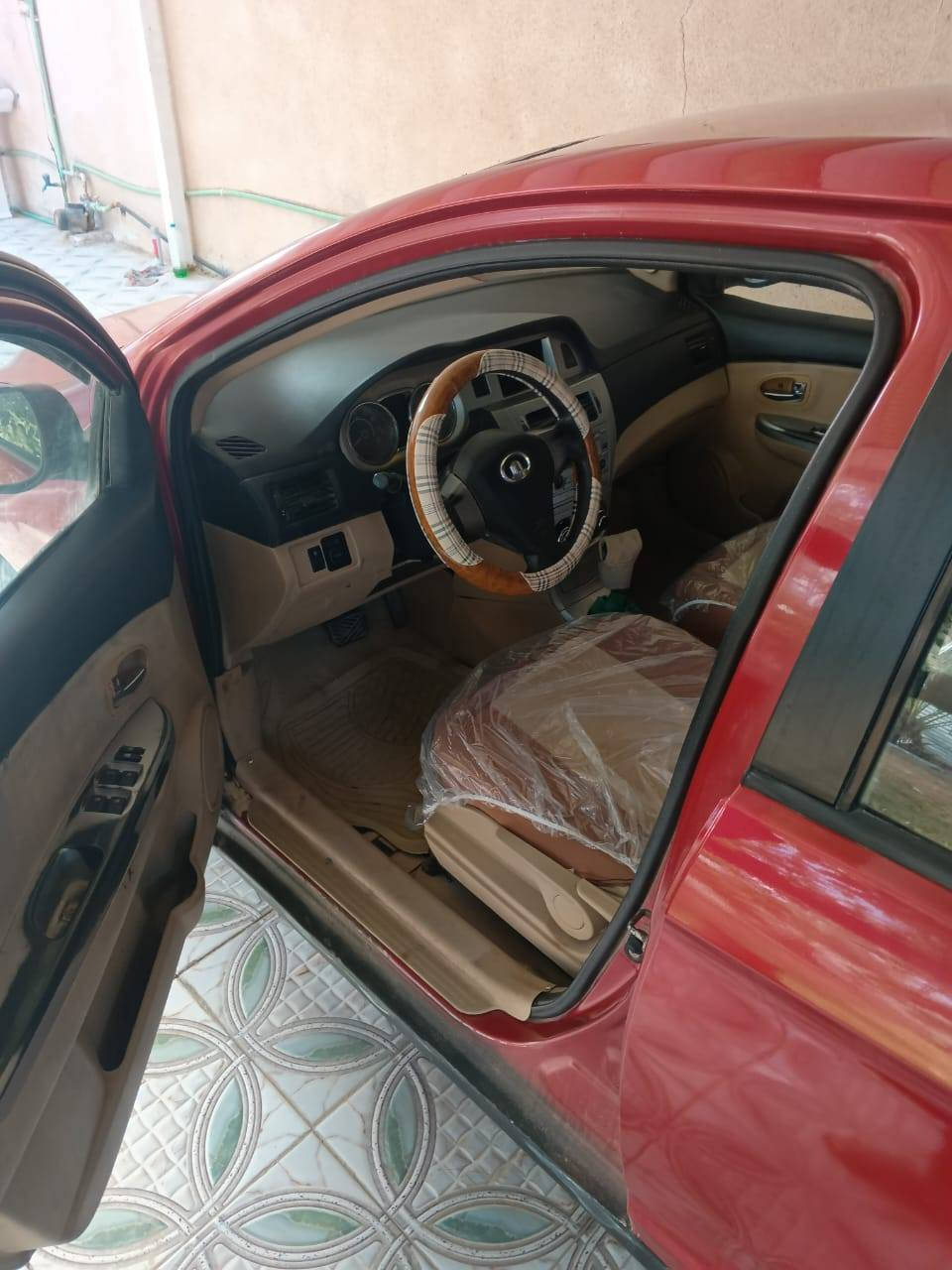 السلام عليكم فولكس موديل 2012 سياره جديده مكينه وكير مال كورله مكينه 1600 مكينه مال حاويه قبل يومين شاديها صدر امامي حداديه تخم تاير  رقم بابل السياره بأسمنه مصبوخه صبخ عام للجماليه بدون حادث ولا ظربه للاستفسار الاتصال على الرقم *********** السعر ب50 وبيها مجال مكان سياره بابل محاويل
