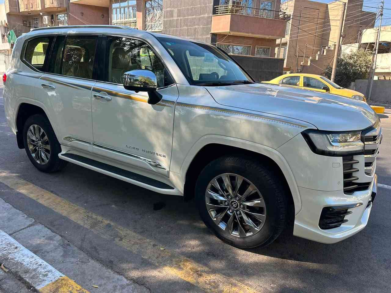 السلام عليكم سياره لاندكروز موديل 2024/VXR توين تيربو ماشيه 15الف رقم بغداد بسمي مواصفات معروفه سياره كفاله عامه من كلشي العنوان بغداد الامين شارع نواب النتصال ***********
