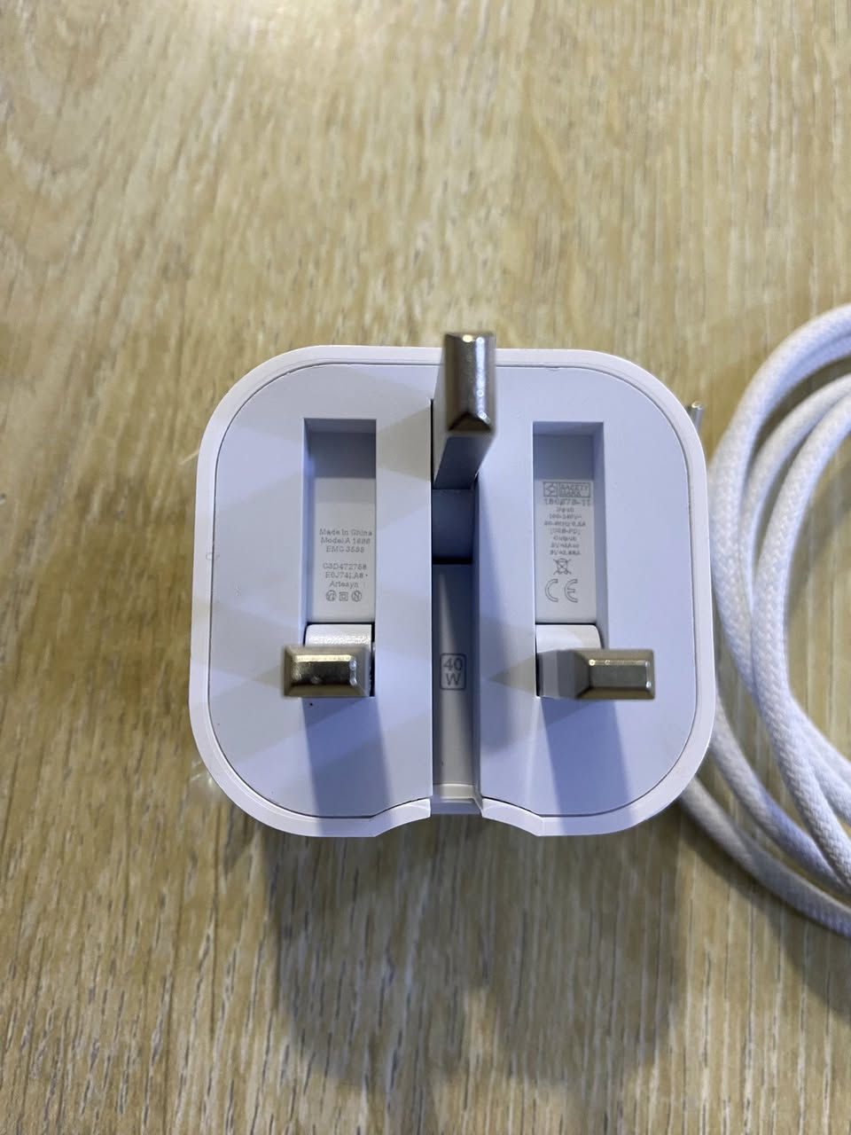 سلام عليكم
شاحنه 17 /16/15 برو ماكس 
40 Wشحن سريع وشحنها مفول 
ولكيبل كتان حاله حال لبلادي ليجي ويه جهاز 
سعر30  كامله  
***********
