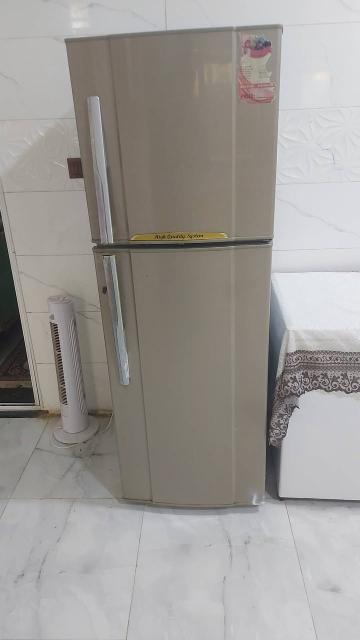 ثلاجه للبيع نوع اكرافت عل الفحص اتجمد وجاهزه مكانها ابي غرق السعر ٢٥٠ وبيها مجال اتصل ***********
