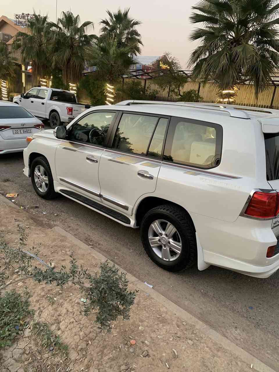 لاندگروز GXR موديل 2013 بدون صبغ بدون ضربة ماشيه 159 الف السعر 340 ورقة
