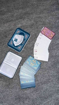 ورق لعب • علبة حديد • علب بلاستك