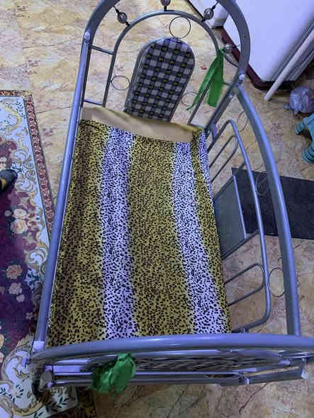 جربايه حلوة ما مستخدمة قليل كلش وتتعله وتتنصه وصير جبير هم يعني من عمر سنه الى سبع سنوات تنفك وتتكبر دوشك تفصال بيه كلش حلو ونضيف 
السعر ١٠٠ وبيه مجال بسيط
العنوان الزبير محلة العرب الاولى 
***********
