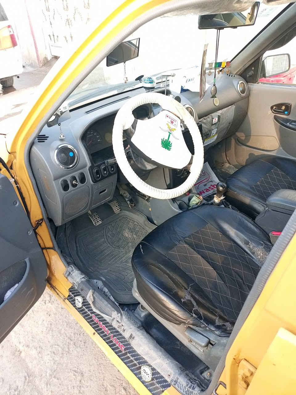 السلام عليكم سايبه 2015  مكينه وكير جديده مصفره هيه وغرامات رقم جديد صدر امامي وخلفي  جديده كهربائي كلها شغاله شواصي بلادي لا ضربه ولا تبديل تحويل شرط مكاني بغداد الجزيره السياحيه السعر 37 وبيه مجال ***********
