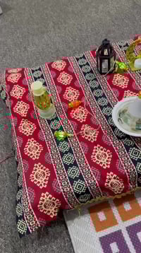 ميز رمضاني • طاولة