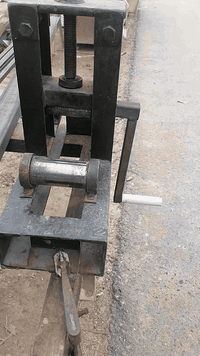 حناية حديد للبيع عمل يدوي  السعر 300 الف للاستفسار الاتصال على الرقم 0...