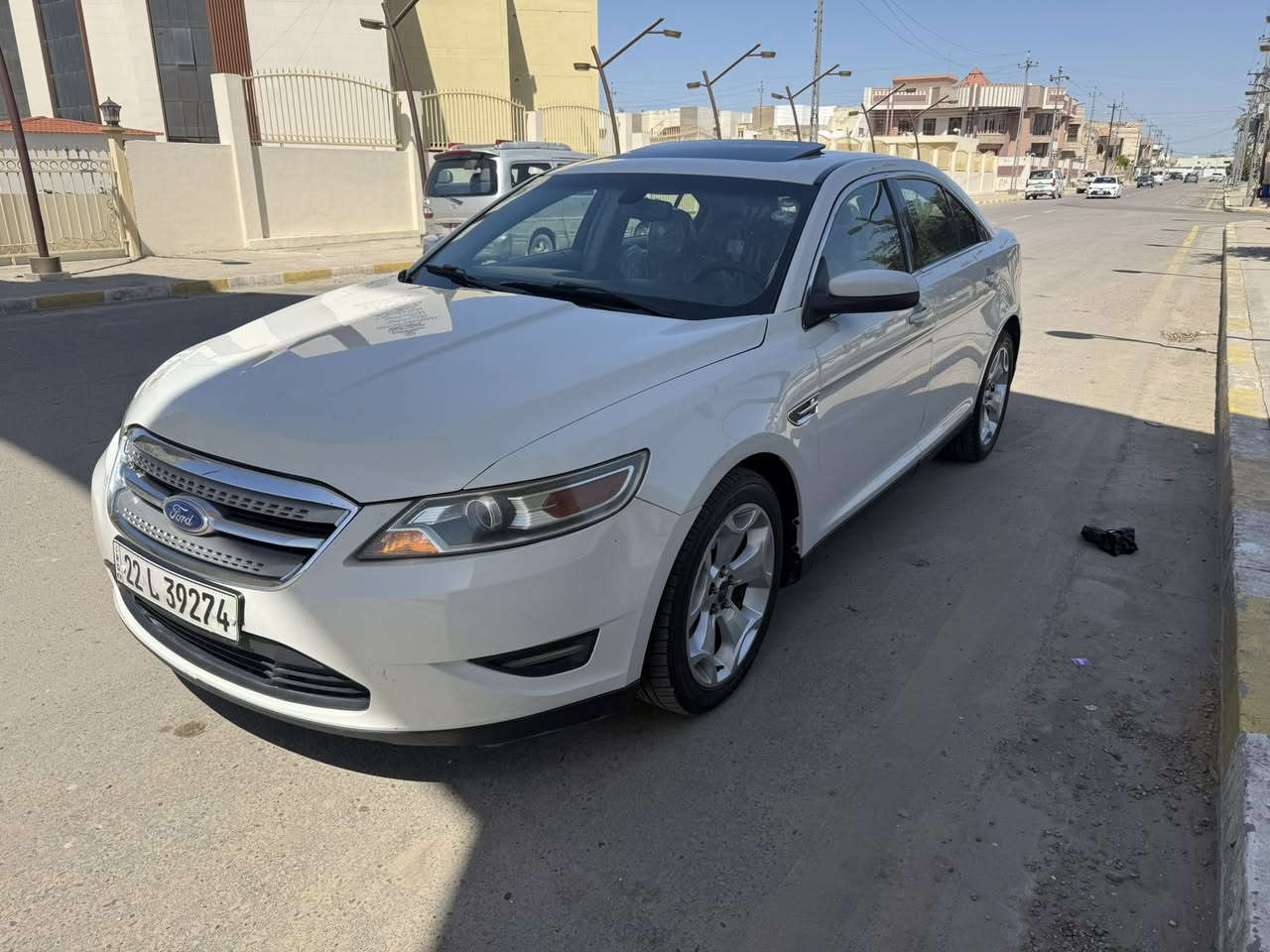 السلام عليكم
فورد تورس 2011 خليجي شركه نيڤا 
السياره كلين تايتل بيها فقط ربي الباب الخلفي صبغ 
مواصفات السياره 
محرك 6 3500 
السياره فول مواصفات 
سلايت فتحه 
تحكم بالدوسه مال البانزين 
دبل جامه 
تحكمات بالستيرن مع شفتات قياده 
هيتر بالمري 
حساس مع كامره خلفيه 
مسجل وسماعات سوني 
ويل 19 
السياره ربع ما تصرف عليها كامله مكنله 
صدر امامي خلفي جديد 
باتري جديد 
تخم التاير نضيفات حيل 
منضومه بانزين مع البلكات جديده وكاله 
كهربائية كلها بلاد وشغاله بدون اي جطل 
جام سنترلك شغاله  
رقم اربيل باسمي سنويه وهزه جديده قبل شهرين سويتها
السعر 11.400 
للشراي يتصل ***********
