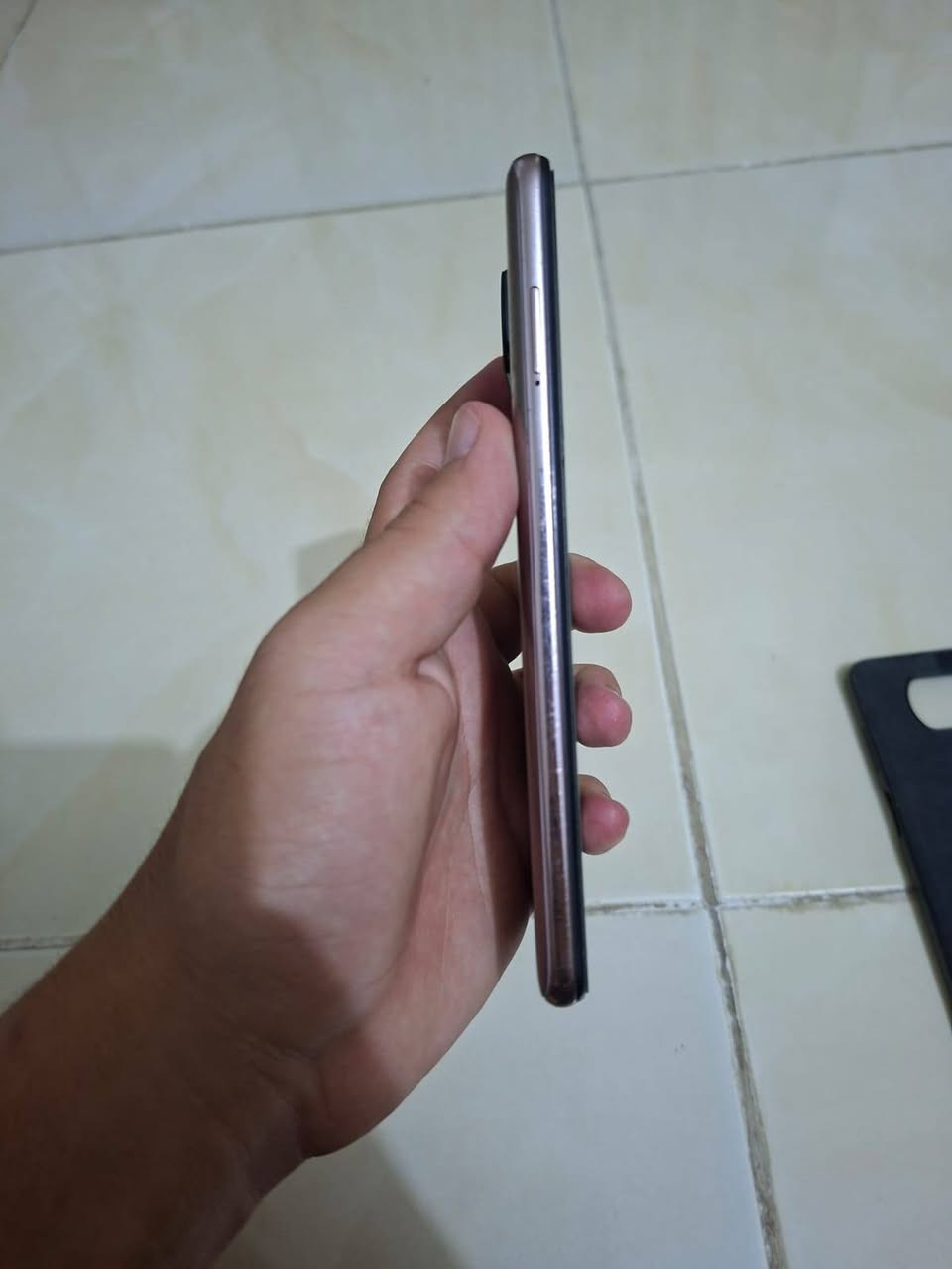 بوكو x3 pro
ب100 وبي مجال
128 ذاكره 8 رام الجهاز نضيف كلشي مابي بس الكامره للخلفيه مادري شبيها يمكن يرادلها تنضيف بس الواسعه كلشي مابيها 
90 فريم بل بوبجي ثابت معالج سناب دراكون 874 مناسب كلش الألعاب 
رقمي *********** مكاني ديالى تقاطع القدس
