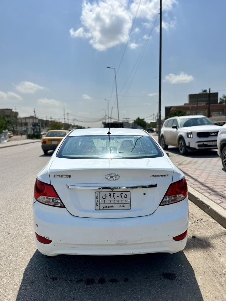 سيارة اكسنت 2013 خليجي. 🇮🇶 
مكينة 1.6 ماشية 230 الف. 
بيها قطعة وحدة صبغ فقط. ‼️ 
مكان السيارة بغداد 
موصفات : 5 ويل كب ، اشاير بالمري ، سنتر لوك ، شاشة أندرويد.
للاستفسارات *********** 
ما متواجد على الفيس
