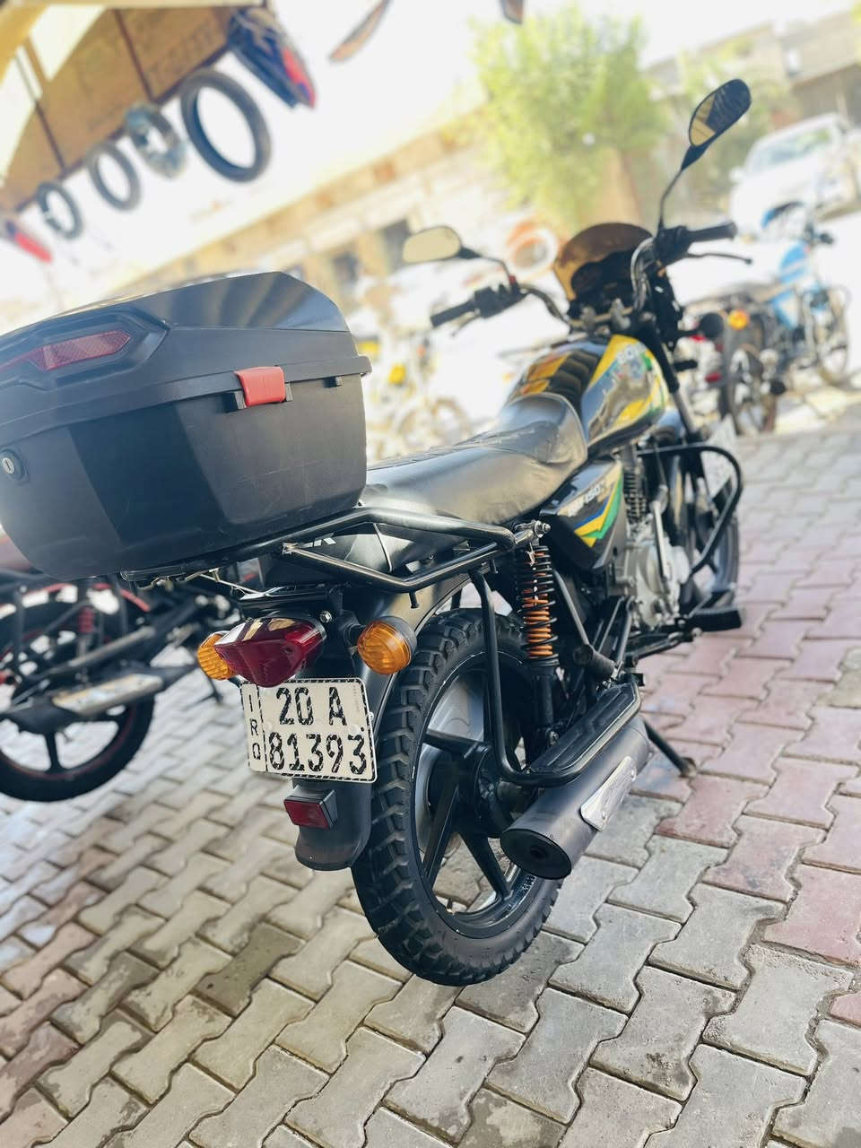 يالله السلام عليكم ورحمة الله وبركاته تحية طيبة 🫡
دراجة بوكسر كلاسك للبيع موديل 2023 كاملة والكمال لله

كل نقص مابيها جيب فيتر وفحص محرك 150 سي سي شرط برغي مامفتوح بيها رقم ديالى سنويه ولوحات  دبل سويج عداد نمر شغال بانزين شغال اشاير بلوجكتر درع لون مميز 💛

عنوان ديالى الخالص قرب فلكة مصطفى جواد 📍

واتساب ***********

اتصال ***********

#الجميع
