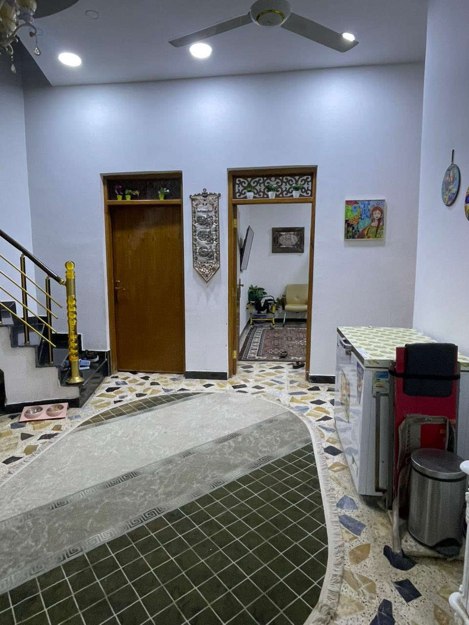 السلام عليكم دارين للبيع  مساحه كل واحد 200متر الركن والي بصفه بنيان حديث درجه أوله عنوان اول متصعد سده الدفاس اول نزله كافة الخدمات متوفره مي مجاري كهرباء علمآ البيوت زراعي بيهن قرار تطويب تريد واحد او ثنين للستفسار الاتصال *********** غير متوفر خاص سعر البيت الواحد 140وبي مجال
