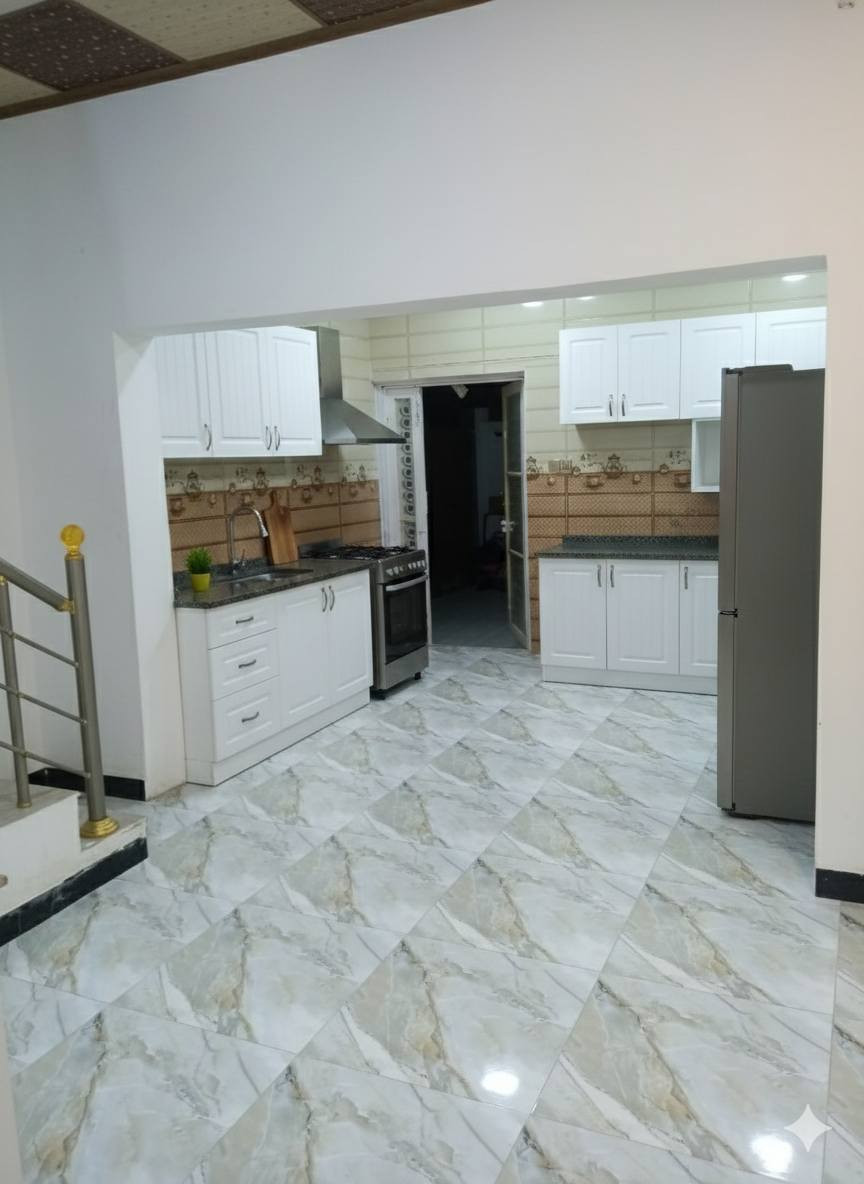 بيت للبيع حي النصر ال14مساحه 150 ركن طابق ونص غرفتين وصاله واستقبال ومطبخ وحديقه وكراج مقابل الصحفيين شارع قصابيه صيهود مؤجر حاليا ب500 يفرغ البيت بعد شهر السعر ب275 بي مجال للشراي الرقم *********** بي واتساب
