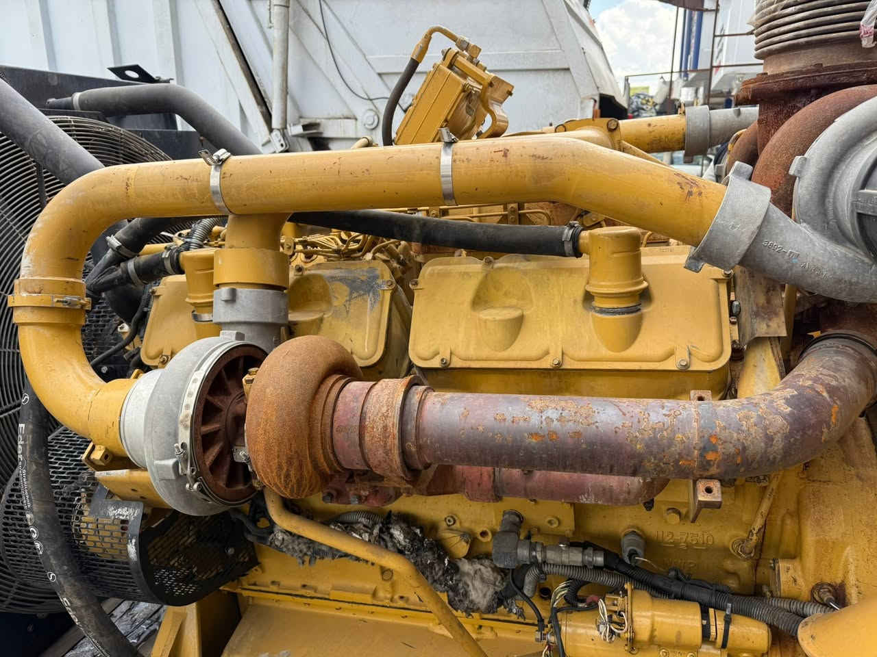 كتر 2412 CAT اربعه تيربو 
900 KV 
ساعات العمل 3730 
سنه الصنع 2008
العنوان اربيل 
واتس اب ***********
