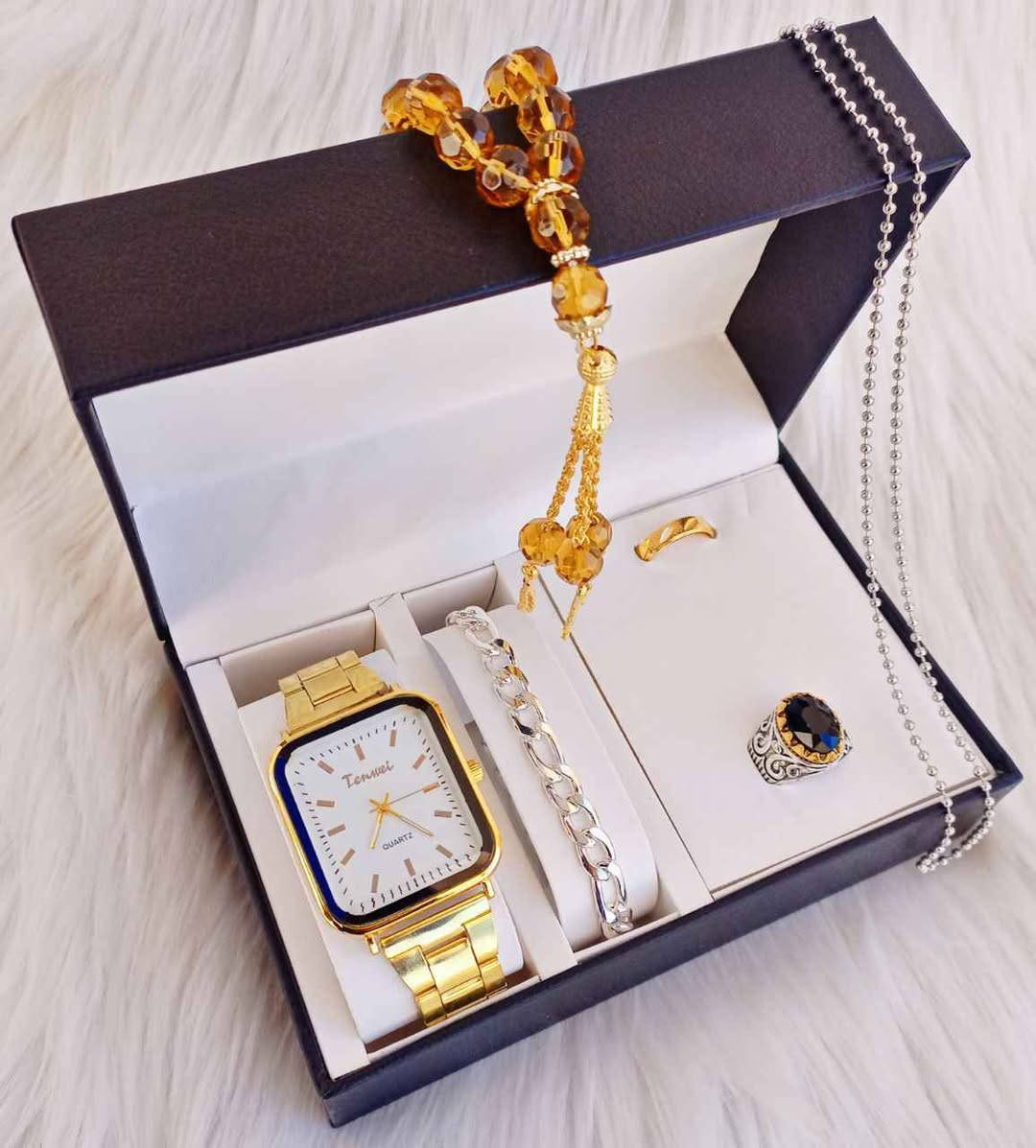 #عروض
#هدايا #عيد_الحب🔥👇
اجمل الهدايا رجاليه ونسائيه 🎁
ســعر السيت ب 10 الـف 😍
والتوصيل 5 لجميع المحافظات❤️‍🔥
للحجز والاستفسار مراسلة الصفحة 
اذا مو نفس الي بالصورة توصلك (لا تستلمها) 
ملاحظه: العلبه للعرض يجي السيت بعلبه هدايا حجم صغير ✨
واذا نفس العلبه سعر يختلف 💖 
للاتصال ***********
واتساب *********** هيت, الأنبار
