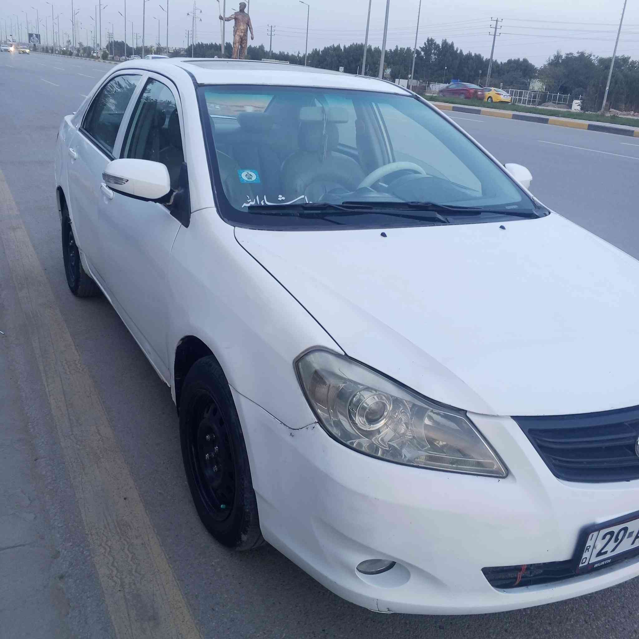 تحيه طيبه. بي وايدي. 2013 بسمي.
واسط دولي.   جاهزه مكينه كير. عادي. 
بيها مكانات صبغ. اثر خياس.  فقط.
بدون ضربه.    كهربائيات سنتر.  كلها شغال. مكان واسط الكوت مركز المدينه. سعر اللبيع 43ورقه اتصاال ***********
