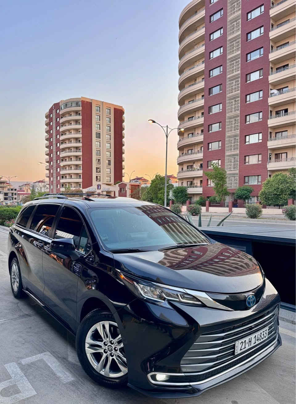 TOYOTA SIENNA XLE HYBRID ٢٠٢٢
-المحرك : 2500 cc هايبرد
-عداد المسافة ١٠١ الف ميل
-االون اسود
-تحديد مسار
-رادارات 360 درجة
-صقف ديفيدي
-كامرة خلفية
-تبريد 3 قطع مع تحكم خلفي مناخين
-3 انظمة قيادة
-سايد بريك بصمة
-حساسات خلفية
-فتحة سقف
-تشغيل بصمة
- 5 بصمات
-حساسات امامية
-كشنات جلد
-كشنات كهربائية
-حساس امطار
-حساس لايت (عالي ناصي)
-شاشة لمس كبيرة
-تدفئة كشنات
-انارة LED خلفي وامامي
-لايت عالي ناصي زينون
-خاصية طي المقاعد الخلفية لزيادة مساحة التحميل
-مقعد اضافي متحرك (يعني تصير 8 راكب)
-ابواب كهربائية شفط
-جنطة شفط كهربائية
-فتح وغلق الابواب بخاصية (الركلة)
-فتح وغلق الصندوف بخاصية (الركلة)
-نظام صوتي مميز مزود ب دمامات في الصندوق
-نظام التوقف الذاتي او مايعرف(مانع تصادم)
-وبقية مواصفات XLE المعروفة
-مكان السيارة سلیمانی  
السعر ٣٠٠$ بي مجال جدا قليل
للاستفسار الاتصال
رقم سلیمانی وبأسمي تحويل مباشر
بس بيها واحد قدعه مصبوغ بدون دواخل ارباك
☎️(*********** السليمانية, العراق
