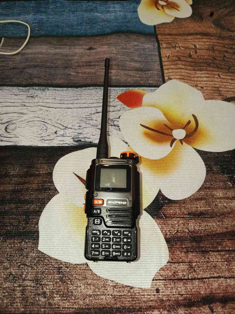 سلام عليكم جهاز لاسلكي للبيع من شركة بوفينج
مواصافات الجهاز 
القدره 5 واط 
جهاز ثنائي الموجه 
ارسال واستقبال احترافي 
تقليل ضوضاء بالخلفيه 
شحن تايبسي 
المدى داخل المدينه 3 كم
مناطق مفتوحه 10 كم 
مواصفات البطاريه 
جهد 7.4 فولت
السعه 2600mah
الطاقه 19.24wh
بطاريه اصليه شركه 
جديد لوك ما مستعمل 
السعر 55 الف وبي مجال 
ملاحضه الجهاز (قطعه واحده فقط)
وينربط مع جميع الاجهزه الا سلكيه 
للتواصل خاص


**إذا كنت صاحب هذا الإعلان وتريد حذفه لأي سبب، رجاءا أرسل رسالة إلى الدعم الفني**