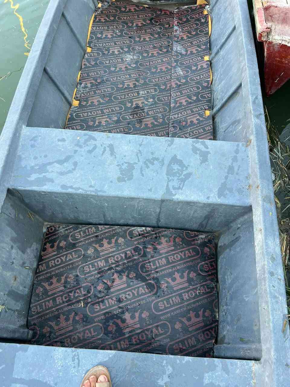 سلام عليكم اخوان زورق طول ٦ متر عرض متر من جوه من فوك متر ٢٠ سانتي بعده جديد سعر ٩٠٠ وبيه مجال بصيط مكاني كرمه علي رقم ***********
