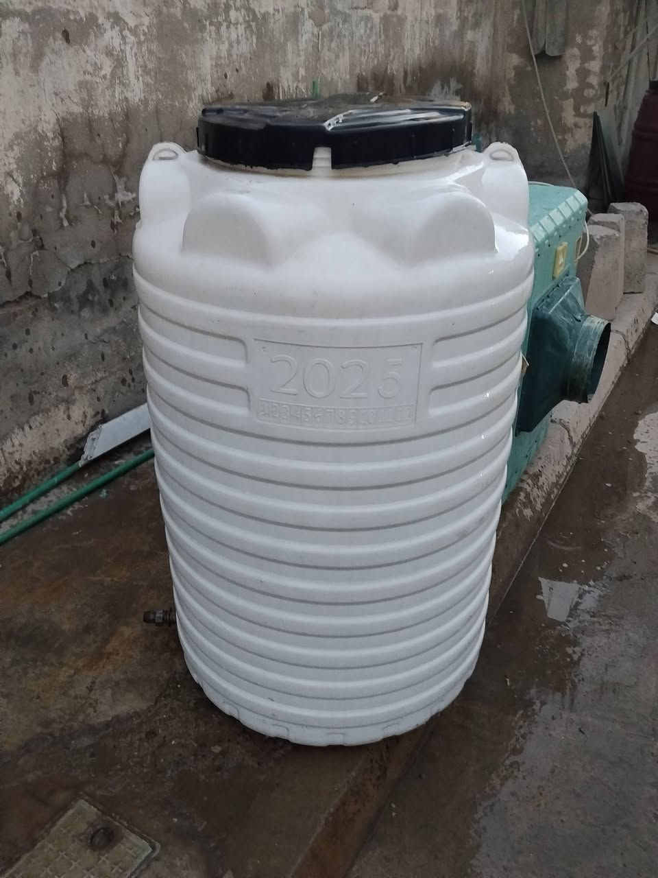 تانكي ابو 500لتر 40الف مكنسة كلش جديدة 40الف جرباية طفل 30 بعقوبة المفرق جامع الزيتوني ***********
