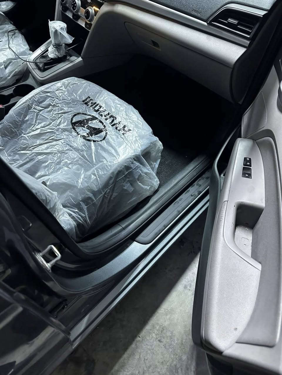 سلام عليكم للبيع النتره موديل ٢٠١٩ وارد امريكي كير ATالمرغوب محرك ٢٠٠٠ دوش كير محرك بلادي شركة بعدهن ماشية ٨٨ باتري جديد تخم تاير جديد صدر جديد رقم اربيل جديد بسمي تريد تحويل تريد وكالة السيارة بيها صبغ سونار مرفق بجم كبس شركة رادار توقف ذاتي شاشة منظومة زنون اصلي ويل كب كروم حجم ١٧ السعر ١٢٦ وبيها مجال السيارة لغد شاصي حوض كفالة عامة رقم الهاتف *********** مكان السيارة بغداد سلمان باك
