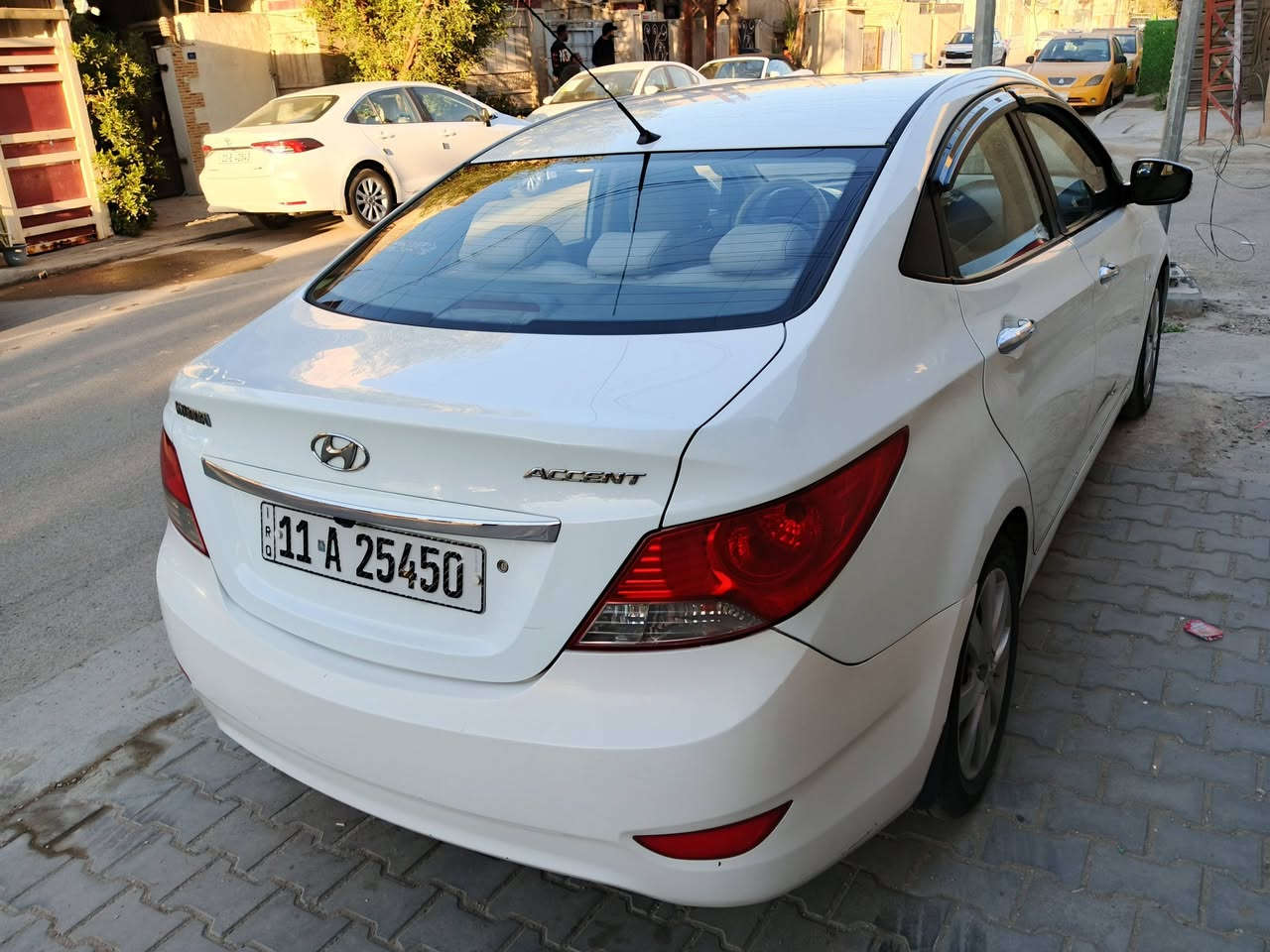 السلام عليكم للبيع اكسنت موديل 2013 السياره فوول السياره بيها صبغ جاملغ اليسره او بيها بارد مكانات محرك 1600 دوش رقم جديد هزه جديده ماشيه 112 محرك مفتوح السعر 93 او بيها مجال بسيط رقمي *********** مكان السياره بغداد كراده شارع الصناعه او بغداد جديده
