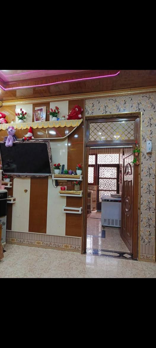 سلام عليكم 
دار للبيع 100 متر زراعي سند 25
يتكون من ثلاث غرف نوم + صالتين + استقبال 
العنوان حي 7 نيسان/ خلف الكليه الاساسيه شارع المعلب
الاتصال بالرقم
***********
