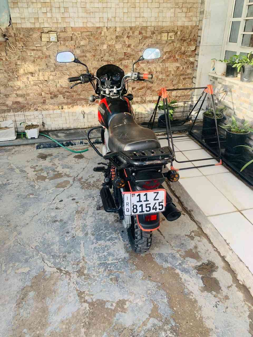 السلام عليكم :
بوكسر 2023 مرقم انكليزي لوحة وسنوية شرط التحويل 

ماشية 22 الف دراجة ماناقصهة أي شي 

زنجيل بنزات دسكات كلجات كله جديد 

دراجة بيها خيط تبخير بس خير من الله شلعة ومعدل 
2,100 وبيها مجال الطيبين 

مكاني بغداد رئاسة المعلمين قريب عل مشتل
*********** متواجد عل خط وعل واتس اب
