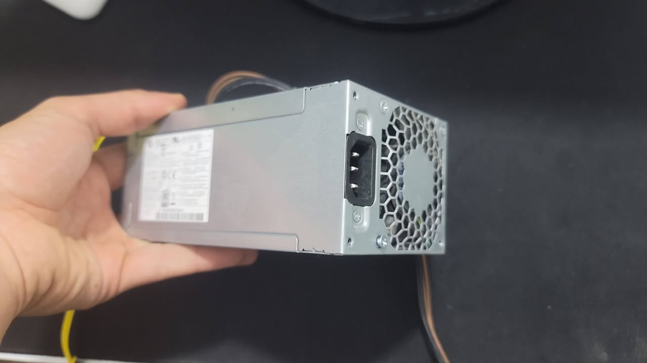 السلام عليكم عندي هذول الغراض للبيع
معالج: i7 8700 بيه كرت مدمج مع مبرد مالته 
كرت شاشه : gt730 
رامات : ddr4 16gb samsung 
هارد : 1tb 
بورد : ما اعرف شنو نوعه الصراحه 
بور سبلاي : 250w hp 
يو بي اس : حجم 850 

كل القطع شغاله طبيعي ١٠٠ بل ١٠٠ ونضيفه حيل الي يريد قطعه يراسلني ويتدلل موجود توصيل 

مكاني بغداد الدوره حي المعلمين 
7748406454


**إذا كنت صاحب هذا الإعلان وتريد حذفه لأي سبب، رجاءا أرسل رسالة إلى الدعم الفني**