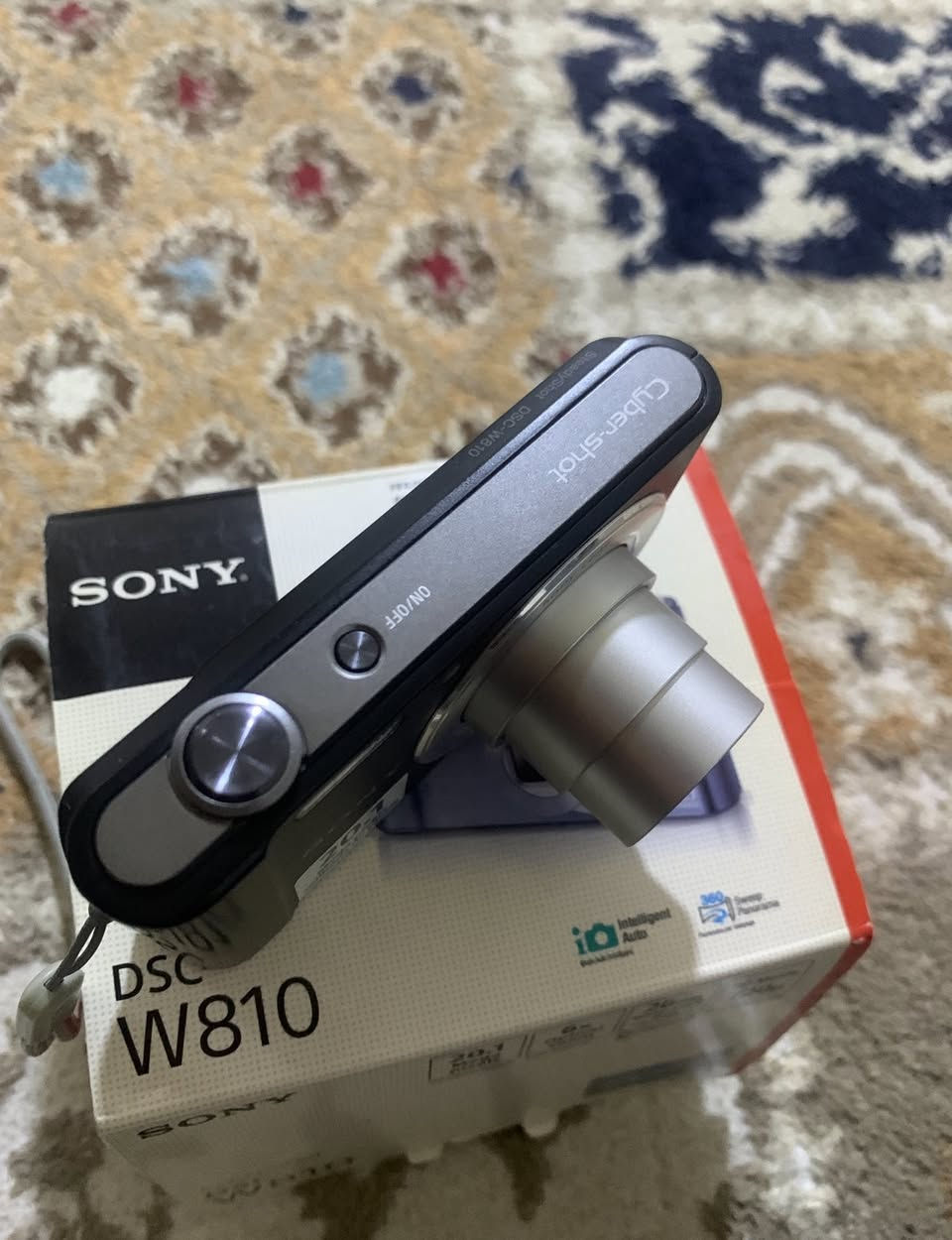 Sony Cybershoot DSC W-810 

In box with all original accessories 🖤.


**إذا كنت صاحب هذا الإعلان وتريد حذفه لأي سبب، رجاءا أرسل رسالة إلى الدعم الفني**