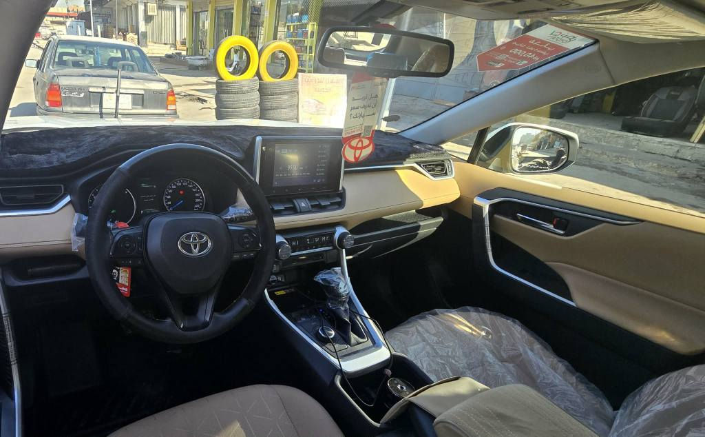 تويوتا راف فور هايبرد ( خـليـجـي )
 موديل (2023) شركة جيهان
السيارة مكفولة من كلشي 
محرك 4 سلندر  2500 
فور ويل دفع رباعي 
ماشية  (56000)
(مواصفات السياره)
_اضاءة LED كشافات ضباب
_دخول ذكي تشغيل ذكي 
_تشغيل عن بعد 
_مري شفط 
_الداخل لونين اسود و بيجي 
_فتحة سقف سلايد روف 
_تحكمات ستيرن
_وضعيات قيادة (ايكو_سبورت_نورمال)
_اTrail Mode_EV Mode
_سايد بريك دكمه
_تبريد قطعتين (منفصل)
_حساسات امامي خلفي 
_كاميره خلفية 
_كشاف زنون 
_اوتو هولد 
سيارة اقتصادية وبيها مواصفات بعد 
السعر ( 275 )
المكان/الموصل الجانب الايسر *********** موصل, نينوى
