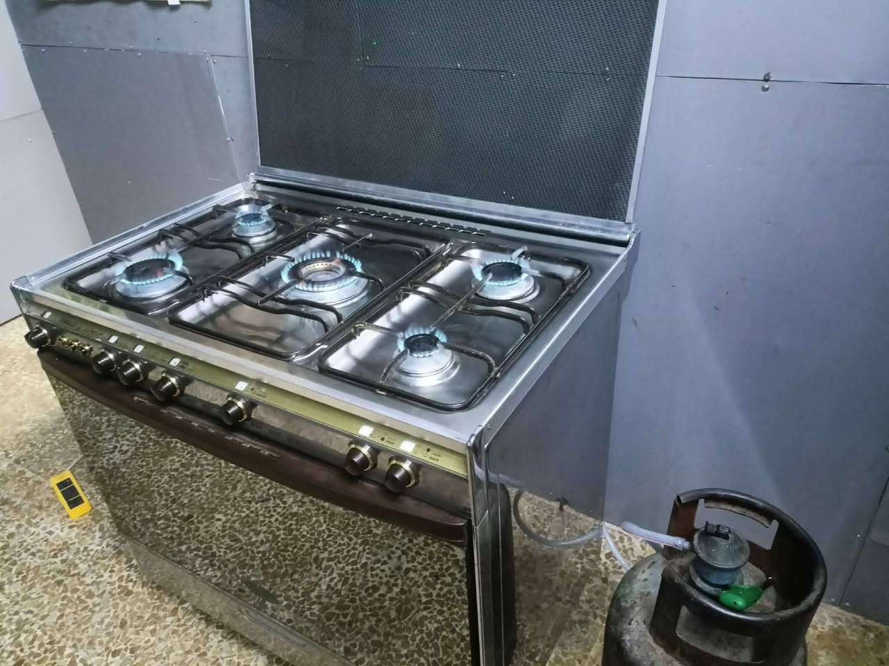 طباخ كريازي مصري نظيف جدا جدا .
شغال كامل عيون وفرن 
السعر 250 وبي مجال
العنوان حي القدس


**إذا كنت صاحب هذا الإعلان وتريد حذفه لأي سبب، رجاءا أرسل رسالة إلى الدعم الفني**