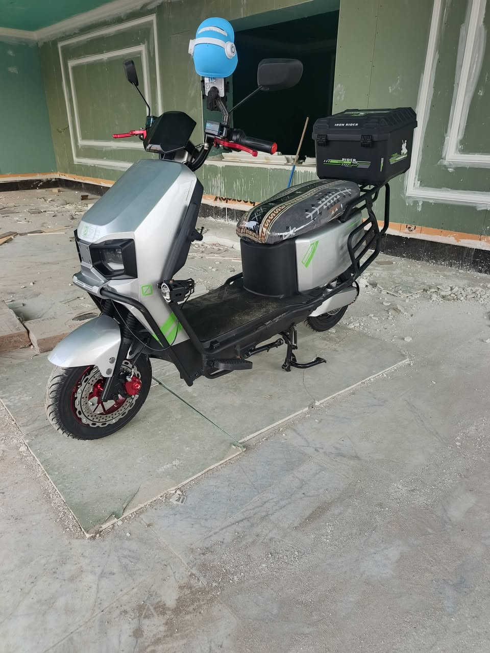 دراجة شحن للبيع تشغيل عن بعد 
بعقؤبة السعر ٧٠٠ 
مو شراي لا تضل تسؤلف


**إذا كنت صاحب هذا الإعلان وتريد حذفه لأي سبب، رجاءا أرسل رسالة إلى الدعم الفني**