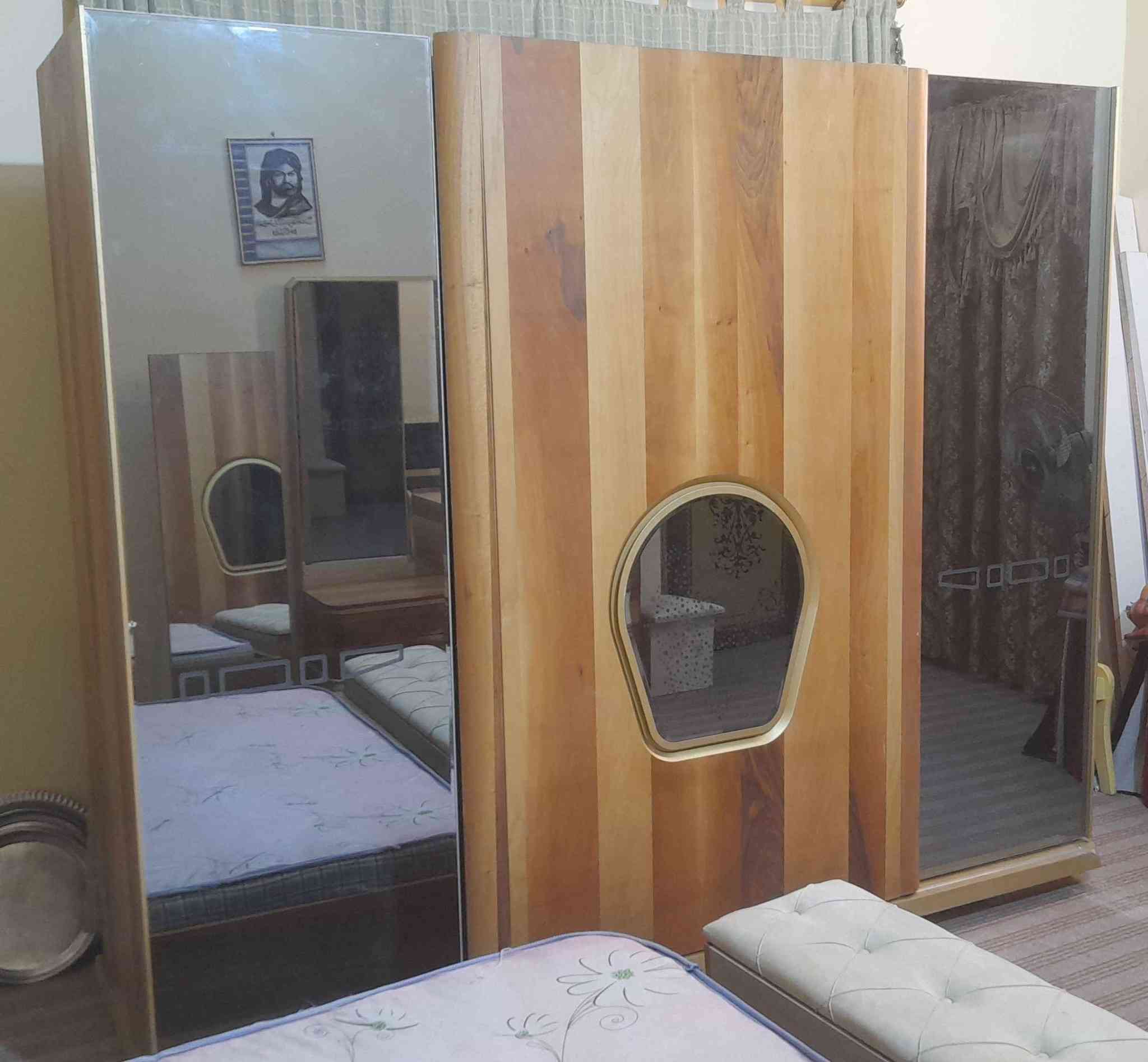 غرفة نوم تركي مستعمل ٨ قطع سعر ٦٥٠ الف 
عنوان بصره زبير 
*********** وتساب الزبير, البصرة
