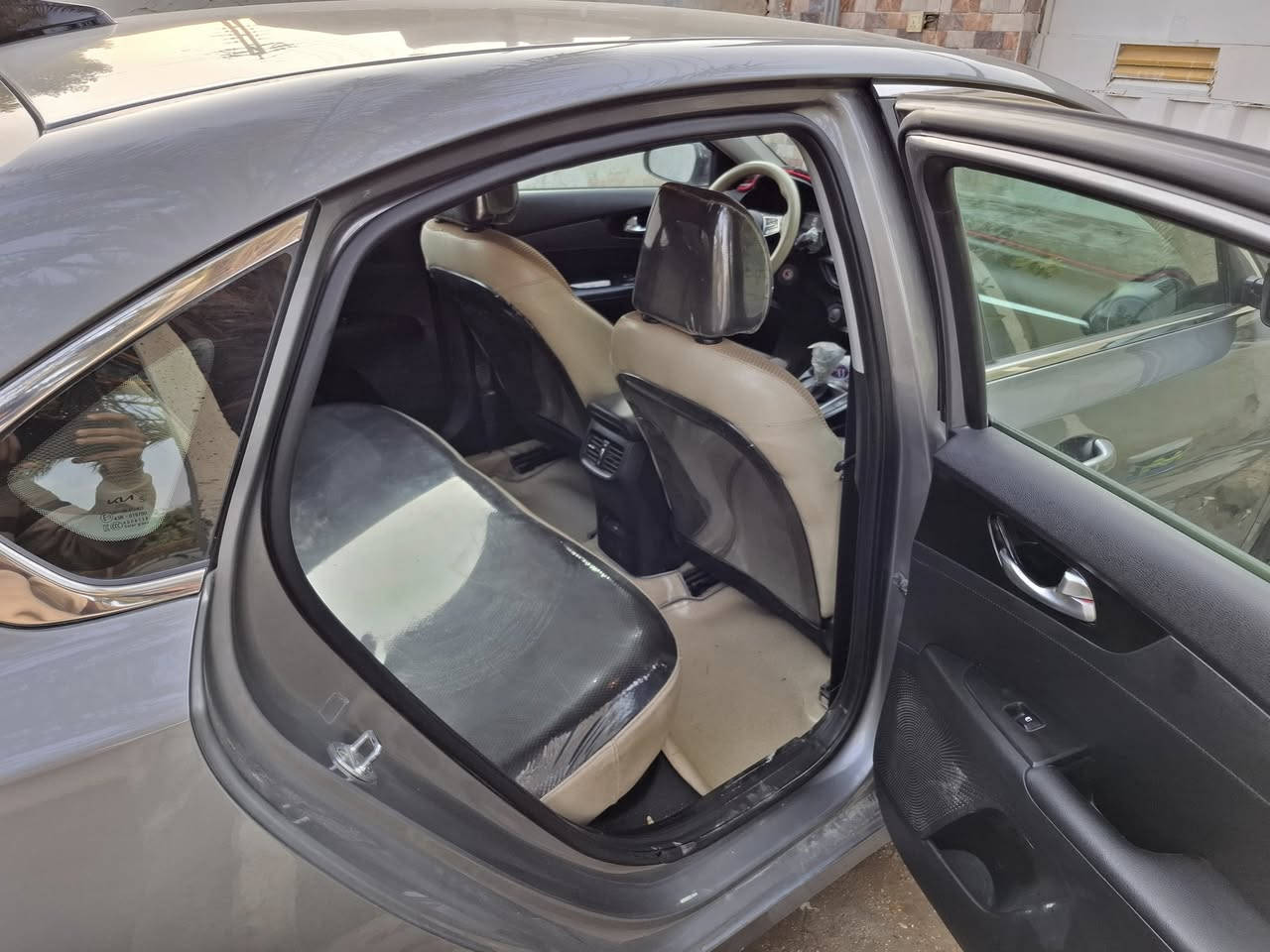 فورتي 2022 كندي 
تبديل باب خلف السايق وط
جاملغ مصلح هاي ضربته 
بجم كبس
مواصفاته خير من الله معروفه 
كير محرك جديد برغي مامفتوح بيه سياره جديده 
سعره ١٣٨ بيه مجال بسيط 
رقم انكليزي بابل بسمي شرط التحويل
***********
