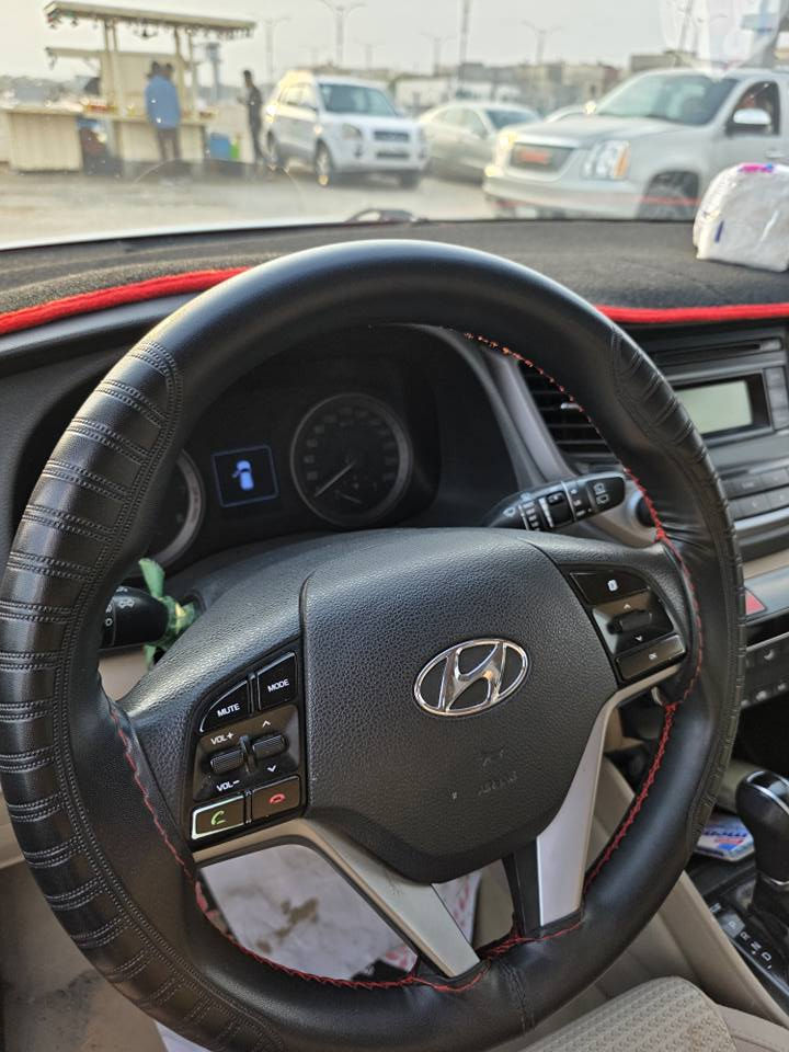 🔴 هيونداي توسان خليجي 2018 – أبيض
▪️ العداد: 102 ألف كم
▪️ البيبان جهة السائق وخلف السائق مبدلات ومصبوغات وكالة هيونداي
▪️ شوية معجون بالدوسة فقط
▪️ شوية تقشير بالبنيد (شوف العين)
▪️ المحرك مفتوح وأنطيك شرط:
  ❌ لا تبخير
  ❌ لا تنقيص
  ❌ لا دوانص
  خير من الله
▪️ باقي السيارة كلها كفالة
▪️ السيارة جاهزة، ما تصرف عليها شي
▪️ تطلع تراي وتوديها وين ما تريد
▪️ سيارة مال جناي
💰 السعر: 160 ورقة
📉 مجال تفاوض بسيط
📞 *********** البصرة, العراق
