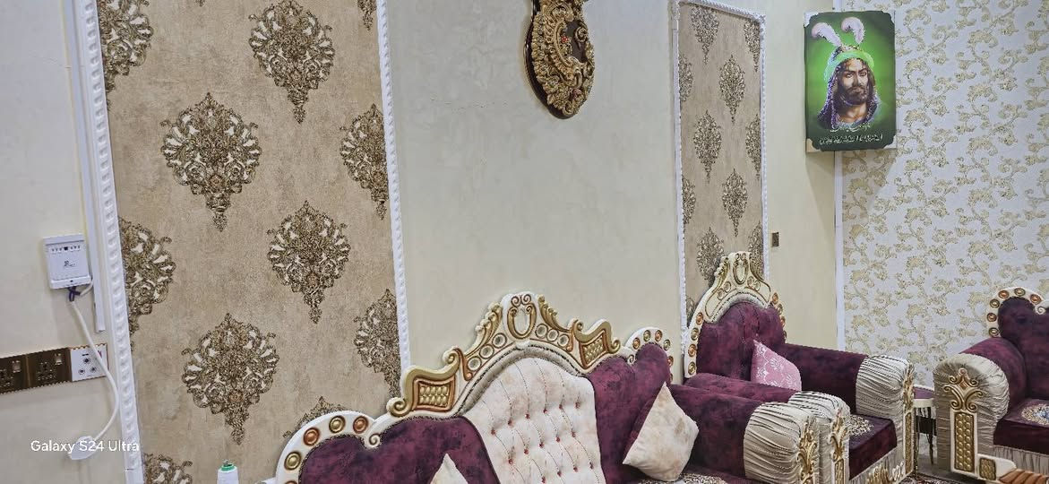 دار 100 متر امامي  نهاية شارع ابو لبنان / حي الكرامة  بمقاطعة 24 ثاني فرع عن شارع 60  المدارس ابتدائي ومتوسطة  براس الفرع و مجاري وماي  وكهرباء
البناء طابوق السقف كونكريت 
السطح شتايكر السماوة 
اي نقص مابي وبأسمي 
يتكون من غرفة +صالة + مطبخ + استقبال + صحيات داخلية وخارجيه 
السعر 110 وبي مجال بسيط 
***********
***********
