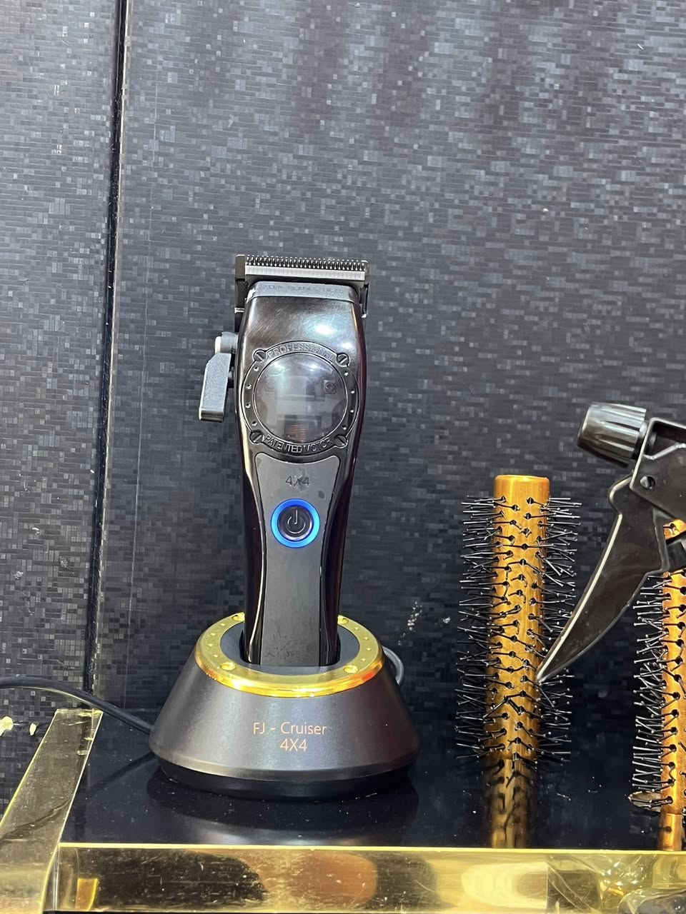 السلام عليكم متوفر ميز ملكي ومكينه FG الميز نضيف وجديد مستخدم كلش قليل والمكينه مستخدمه كلش قليل سعر الميز 80 والمكينه 35 وبيها مجال لطيبين رقم الهاتف ***********
