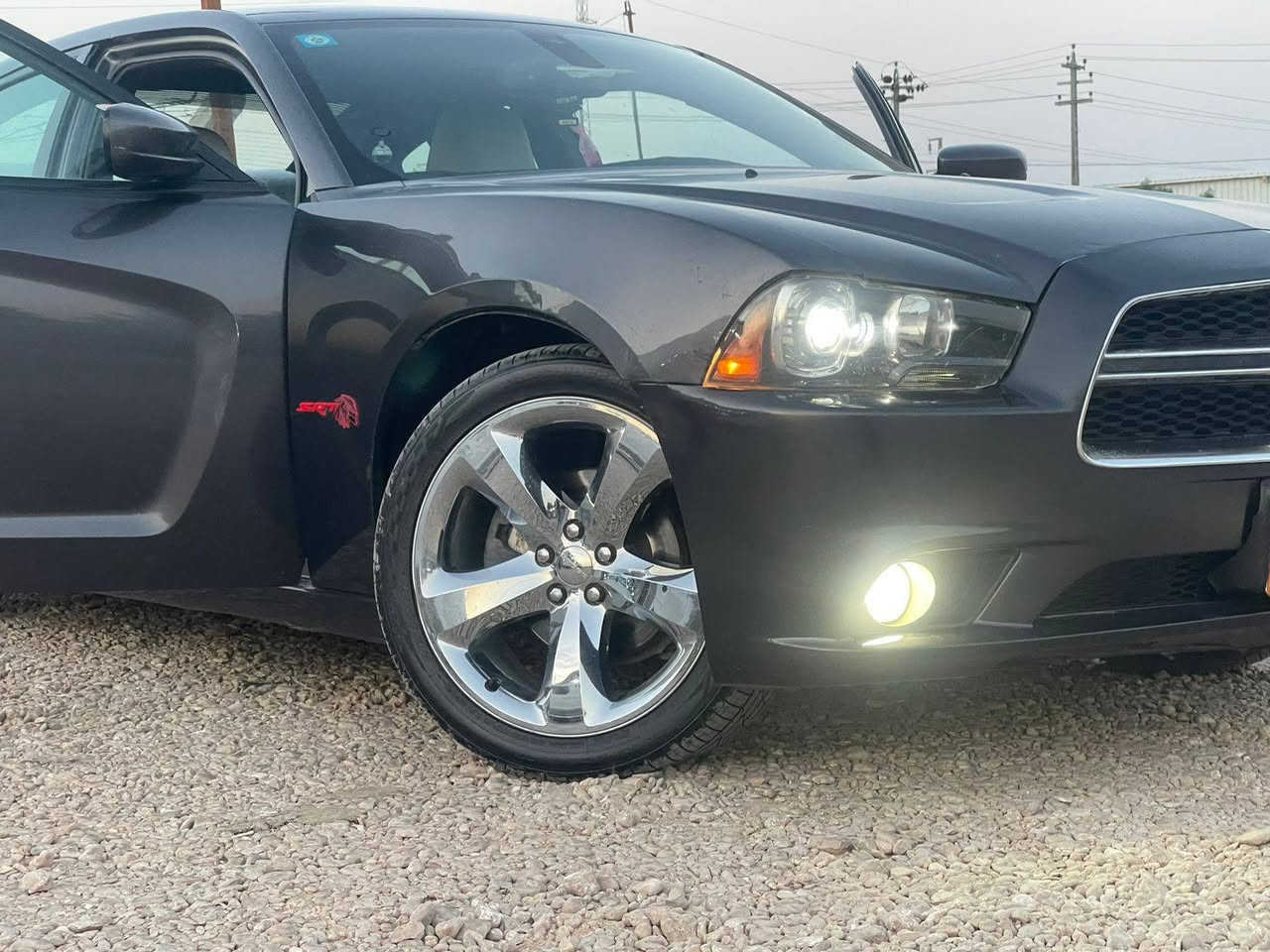 سلام عليكم خوان جارجر موديل 2014
مكينه 3600 مراوس ب وبتمه من موديل 12 فما فوق.    
سياره رقم بغداد بسمي رقم نكليزي دولي 
***********
