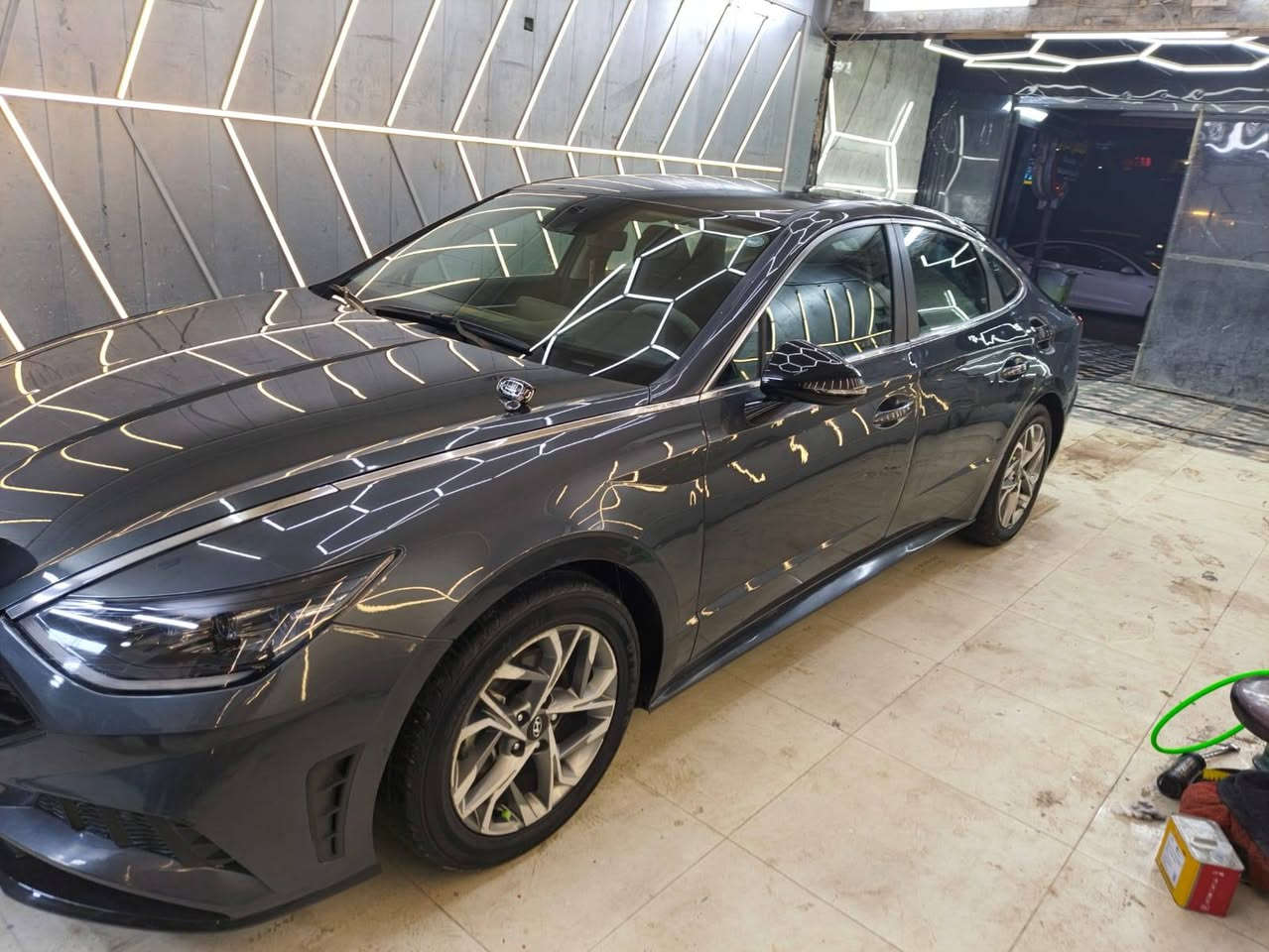 اسلام عليكم هونداي #سوناتا 2023 فئة SL محرك 2.5 فول مواصفات من عدا الفتحة، وارد أمريكي ضربتها 3 قطع، الرقم أربيل شمالي السيارة وكالة شرط تحويل سنوية بأسم الشاري السيارة 175 وبيها مجال السيارة كماليات كفرات باب وطوس وسكوب ومطريات وگفرات مري باتمان للتواصل *********** بغداد, العراق
