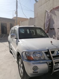 سياره للبيع او مراوس بيكم فلاونر باجيرو ٢٠٠٦ مكفوله باسمي رقم مميز جدي...