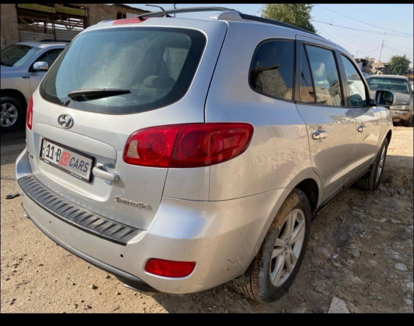 السلام عليكم للبيع فقط 
 سانتافي موديل 2007 محرك 2.7 /6سلندر صبغ 3قطع فقط وراد امريكي وحده تبدل السياره جاهزه من كلشي مكان السياره ديالى الخالص 
السعر 115$
رقمي ***********
