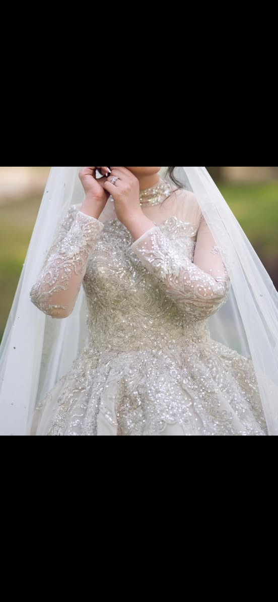 مرحبا بنات هاي بدلة عرسي من برنسس فور دريس لونهه شمباني تلبس لحد قياس ٤٢ وعدي حجاب وياهه وبدي بطانة بلونهه للمحجبة يعني ميطلع اوفر شكلهه بالحقيقة يجنن ملكية فخمة وكلهه شغل لنهاية الذيل وذيل مالتهه طولة مترة ونص للي تريد شي فخم تطلع عبالك سندريلا


**إذا كنت صاحب هذا الإعلان وتريد حذفه لأي سبب، رجاءا أرسل رسالة إلى الدعم الفني**