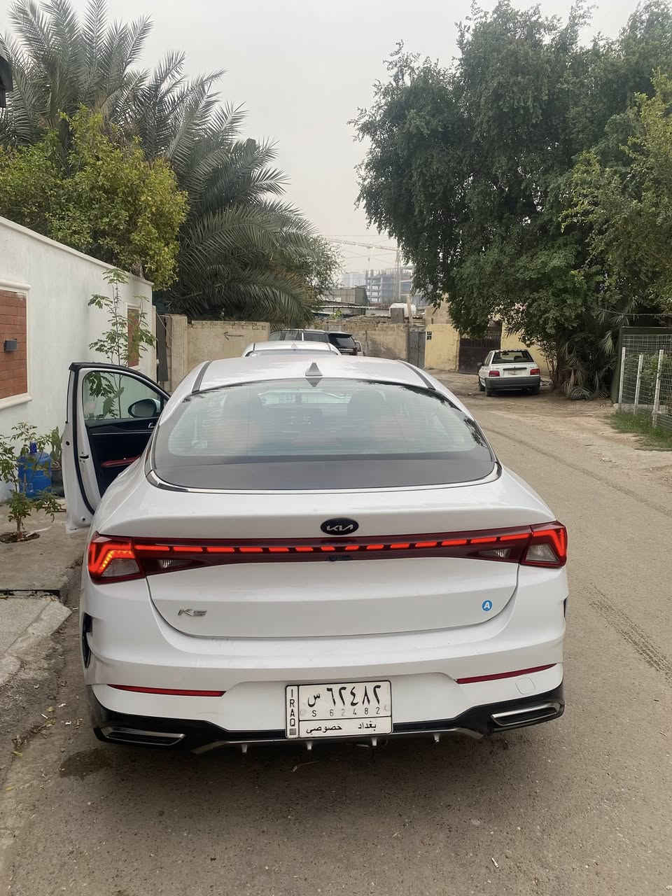 السلام عليكم 
كي فايف مديل 21 ماشيه 60 معوقين بعد سنه ونص وتصير حره وكاله عامه مطلقه وتحويل مضمون 100% 
السياره بدون ايرباك 
عنواني بغداد الطوبجي 
السعر 140
***********
