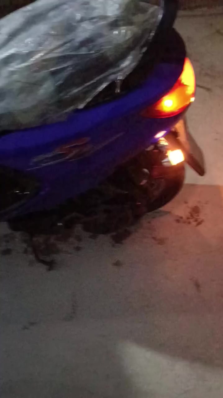 سلام عليكم اخوان دراجه فراشه لبيع كلشي مابيه نكرت سلف هندر شغال ضفيره جديدة كلشي جديد كيج بانزين شغال كيج كيلو متر اشاير معدل وشلعه بيه راجه كدامك بصور خير من الله ناعمه ومستعجل على بيعته مال جناي 475بيه مجال حكك جيه ‏‪***********‬‏
