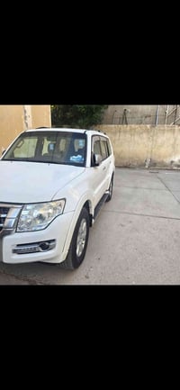 باجيرو خليجي لون ابيض ٢٠١٨ خليجي كويتي  مكينه ٣٥٠٠ فتحة سقف مري شفط ال...