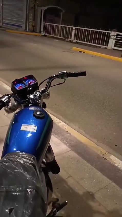 سـلام علـيكم اخوان دراجة نامه غراضهه شلامجه كلهه ما بدل منهه شي اوراق استنساخ فقط دراجة صالهه ماشيه بشارع 11 يوم عنوان ناصريه مركز الشراي يجي خاص ورقم ***********
